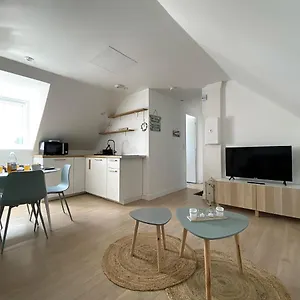 https://les-petits-galets-pont-labbe.inbrittany.com